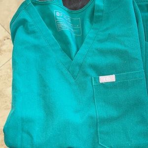 Hunter green figs scrub set